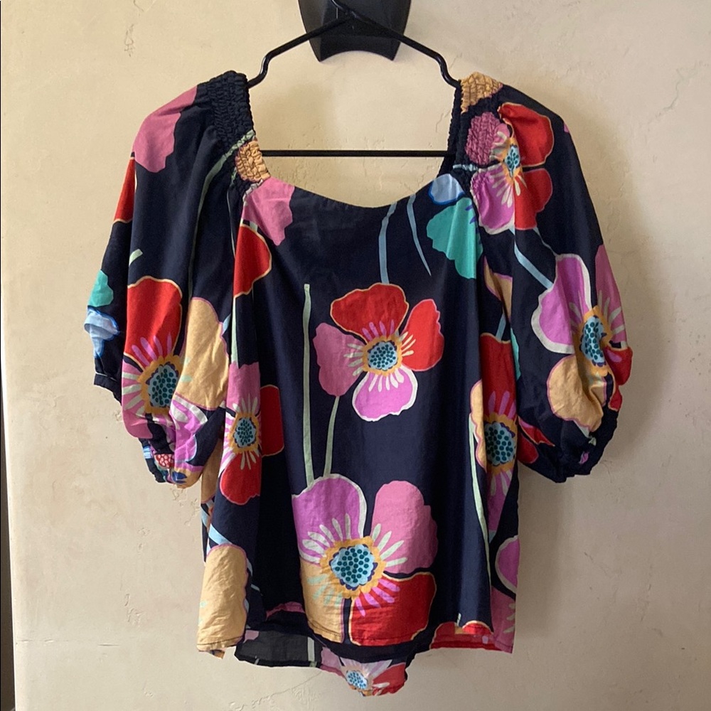 Sz M Velvet by Graham and Spencer Black Floral Puff Sleeve Top